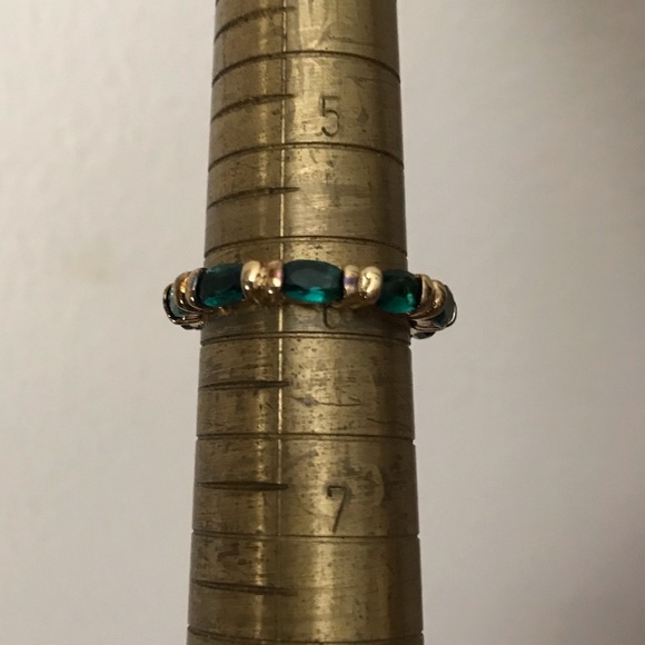 Jackie Kennedy Emerald Band Ring - Picture 5 of 6